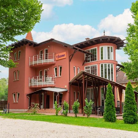 Accomo Apartmanhaz Siófok Eksteriør bilde